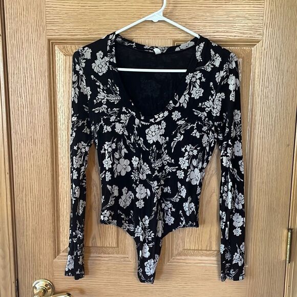 FREE PEOPLE Gotcha Bodysuit in Black & White Floral Medium - Picture 2 of 5